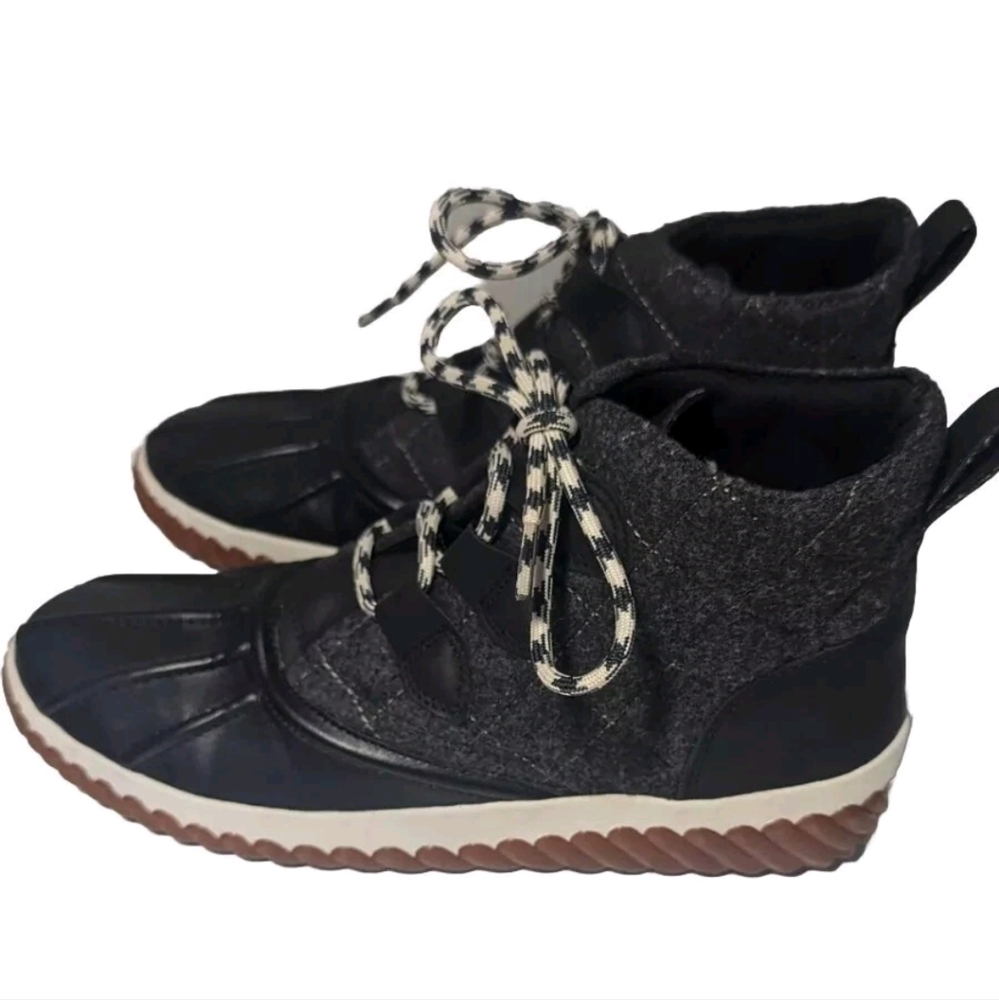 Skechers Womens SZ 7 Jagged Pond Moodspace Boot Sneaker Lace Up Rain/Snow Black